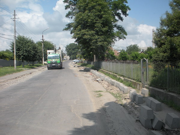 3 Montat borduri str. Armatei2.jpg